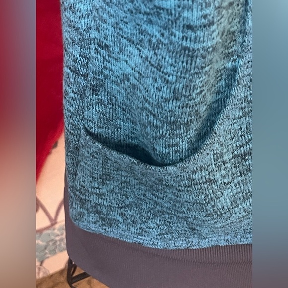 RBX Running Jacket with Thumb Holes and Multiple Pockets. Size Large​​ - Picture 3 of 9